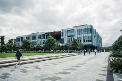 Missing alternative text