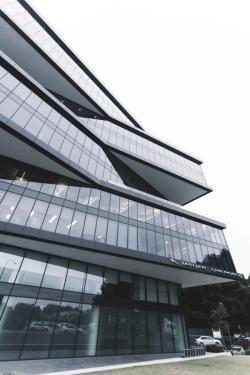 Missing alternative text