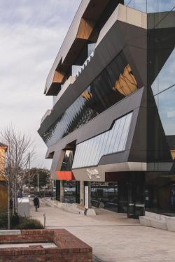 Missing alternative text