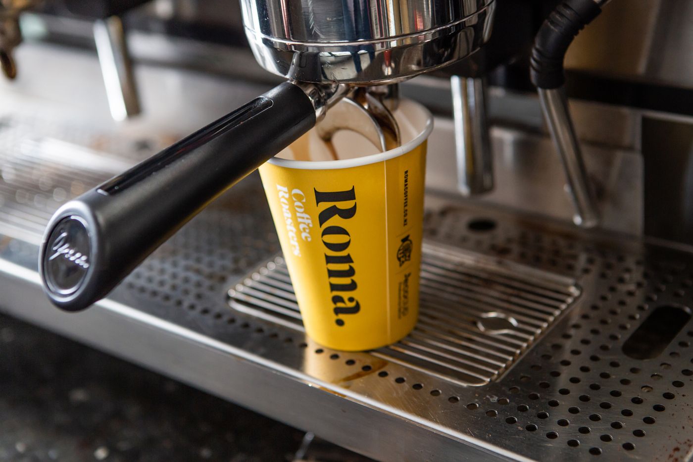 Coffee being extracted to Roma cup