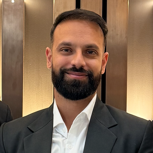 Shiv Sandhu headshot