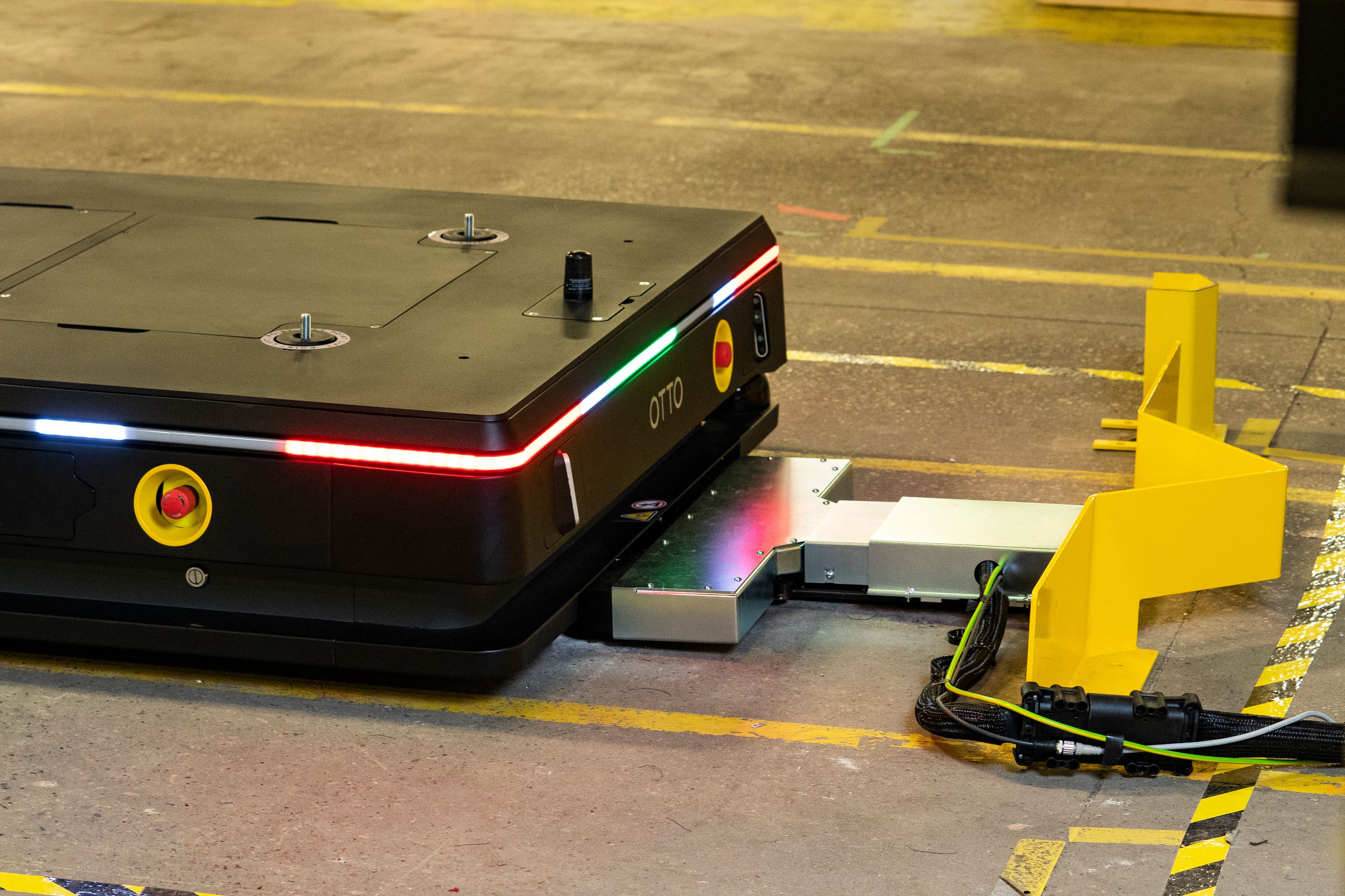 AMA: How do OTTO AMRs charge? | OTTO by Rockwell Automation