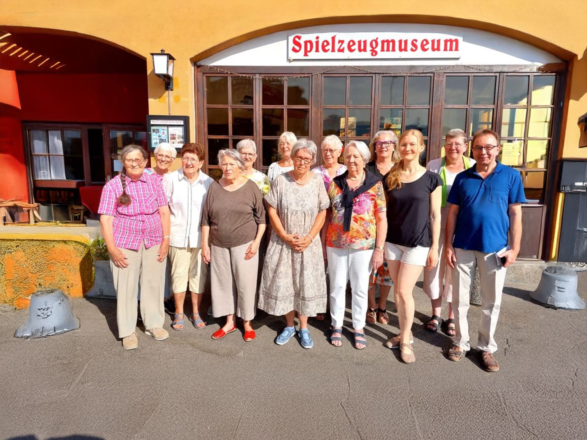 Teambild mit allen Mitgliedern