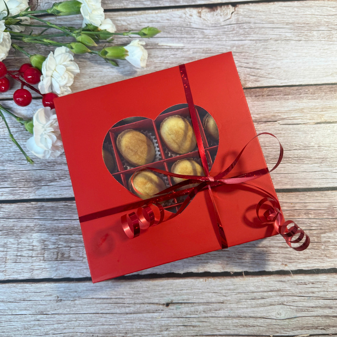 Biscuit gift box with a heart-shaped window