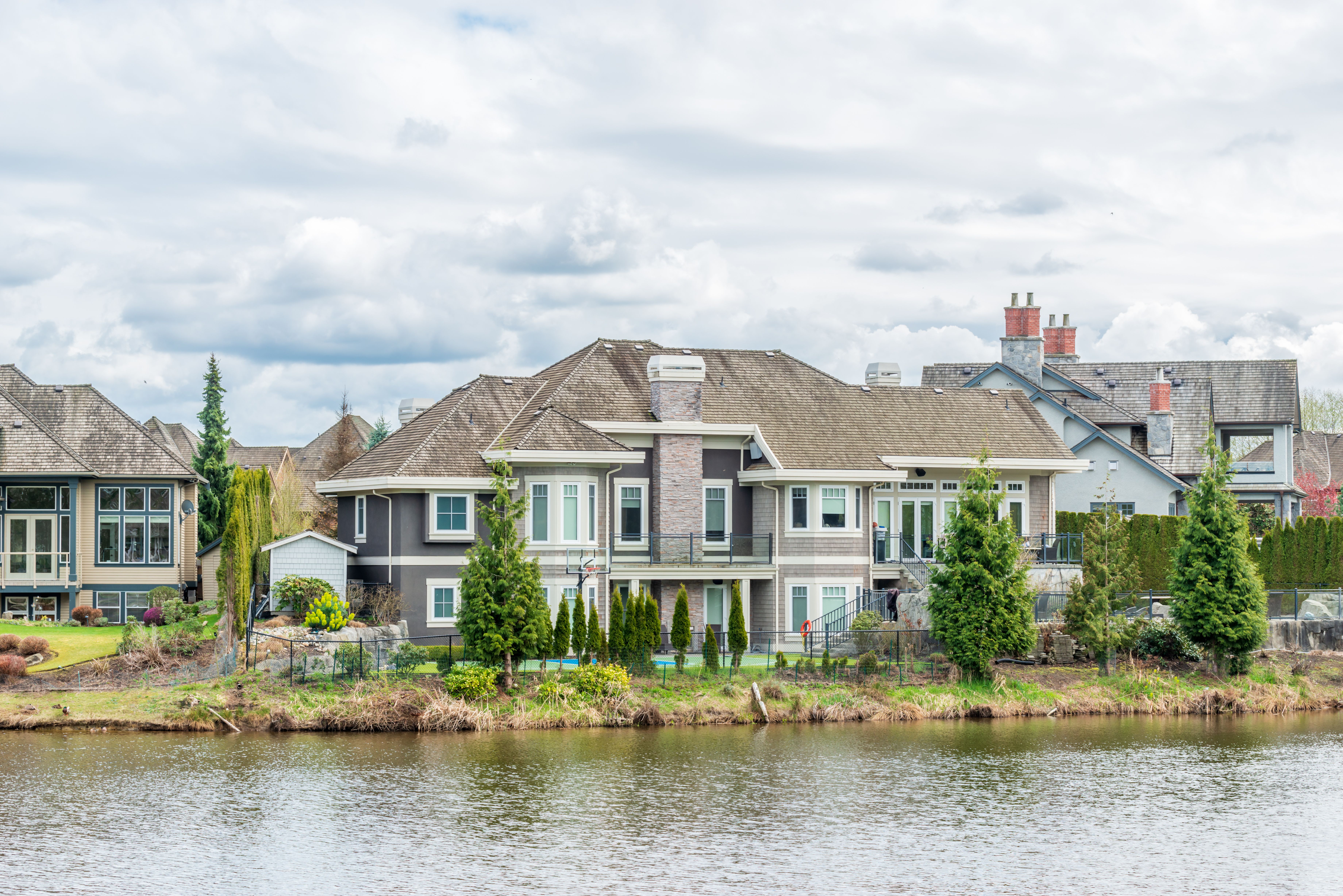 When is the Best Time to Buy Homes for Sale on Lake Como, WI?
