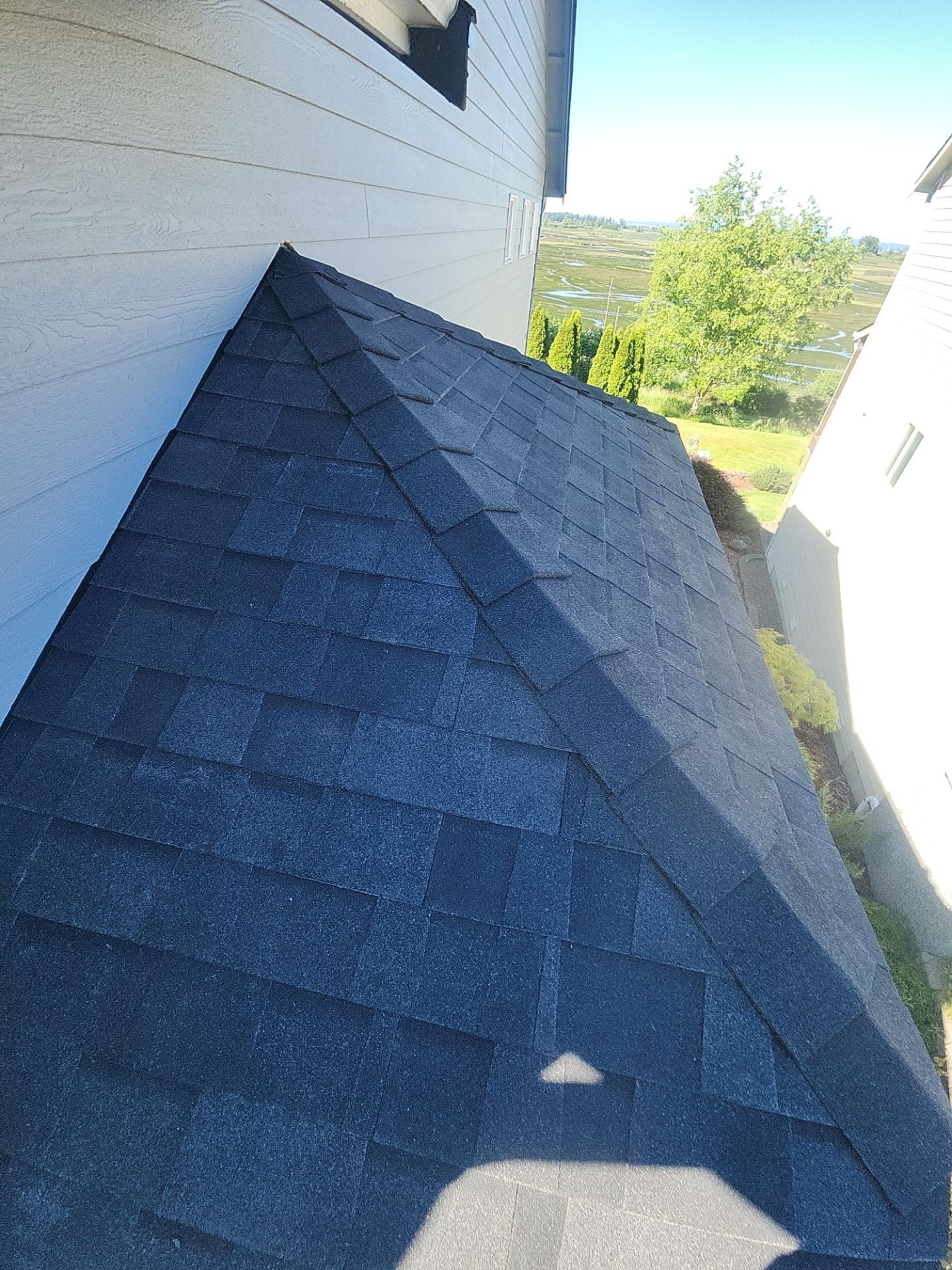 Amor Roofing Midnight Black asphalt roof in Marysville, finished roof
