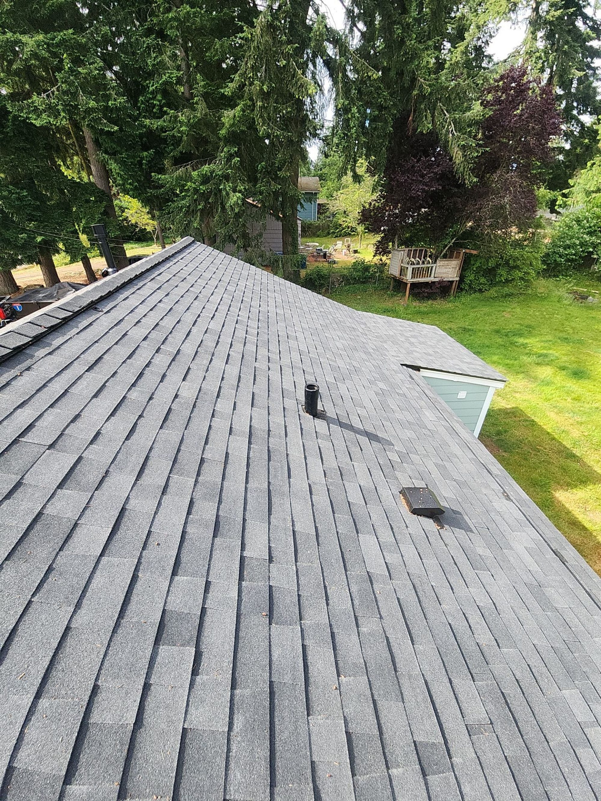 Amor Roofing Midnight Black asphalt roof in Edmonds, a ridge wide