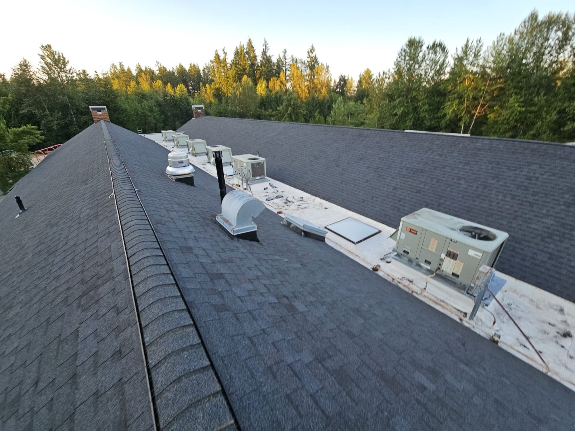 Amor Roofing Antique Black asphalt roof in Woodinville, a 02