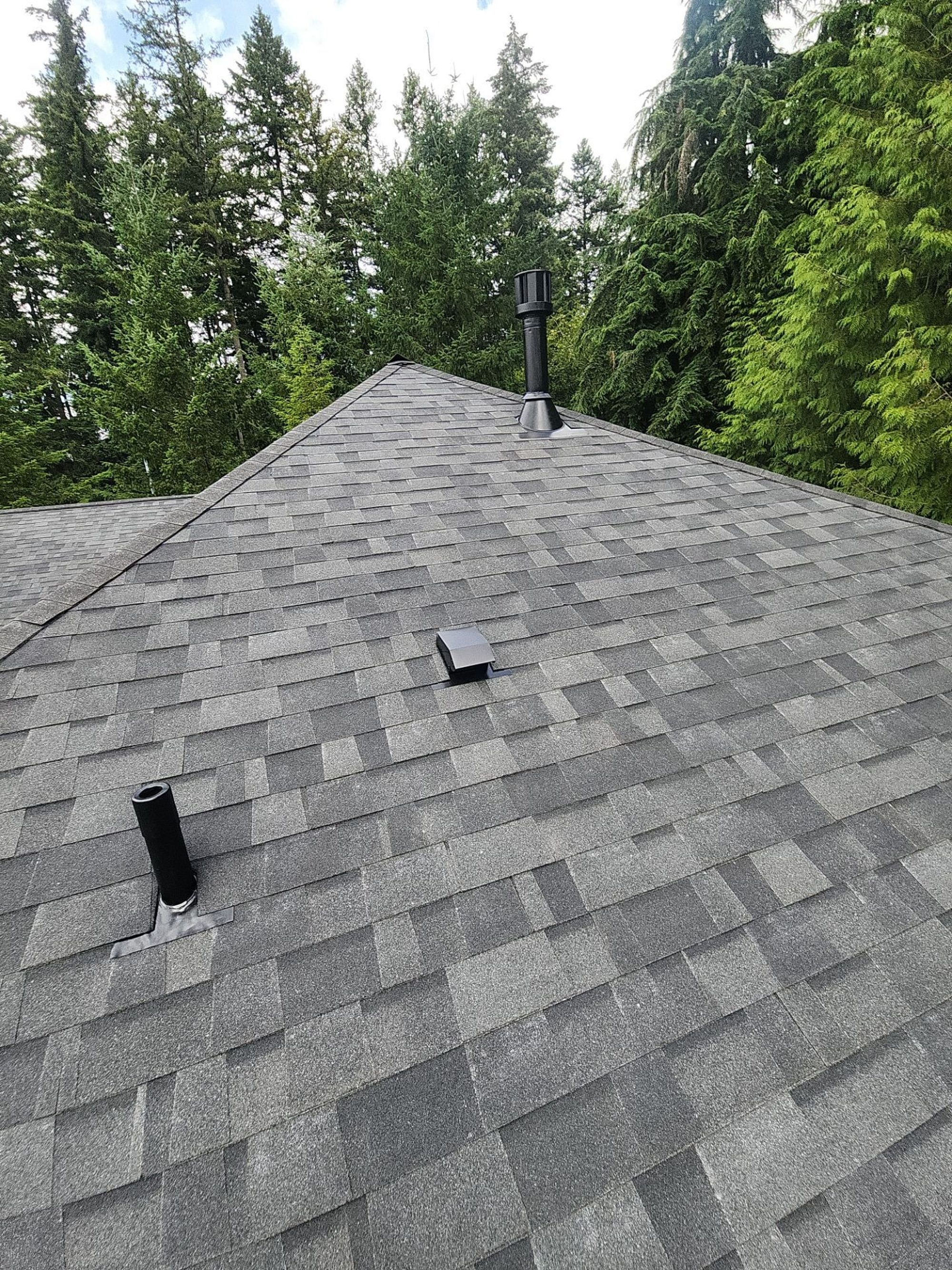 Amor Roofing Midnight Black asphalt roof in Redmond, after roof ridge peak