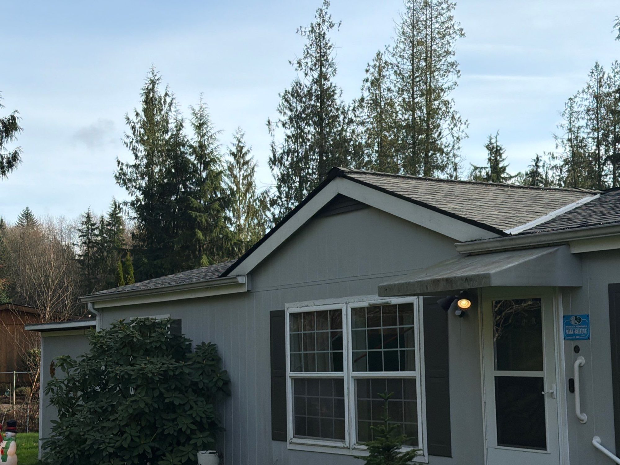 Amor Roofing Pewter Gray asphalt roof in Arlington, ground gable side