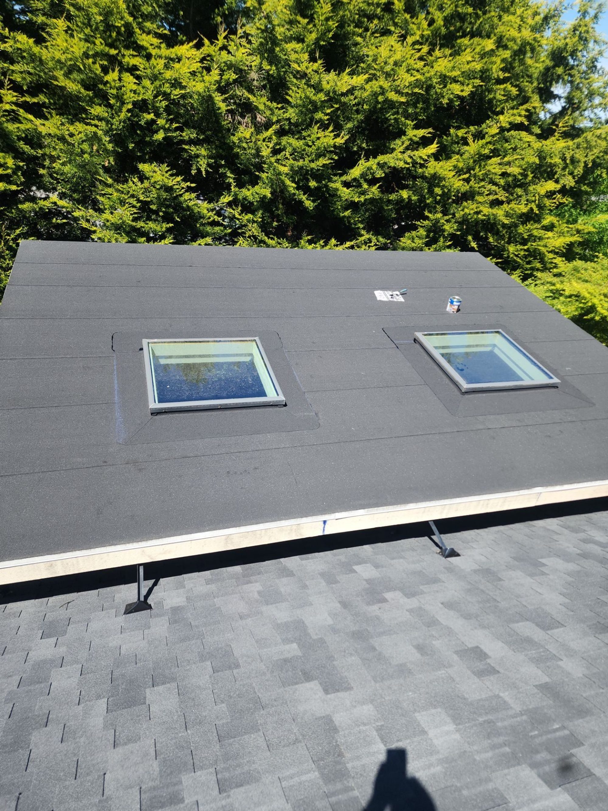 Midnight Black CertainTeed Presidential asphalt shingle roof line and edge detail in Brier, WA