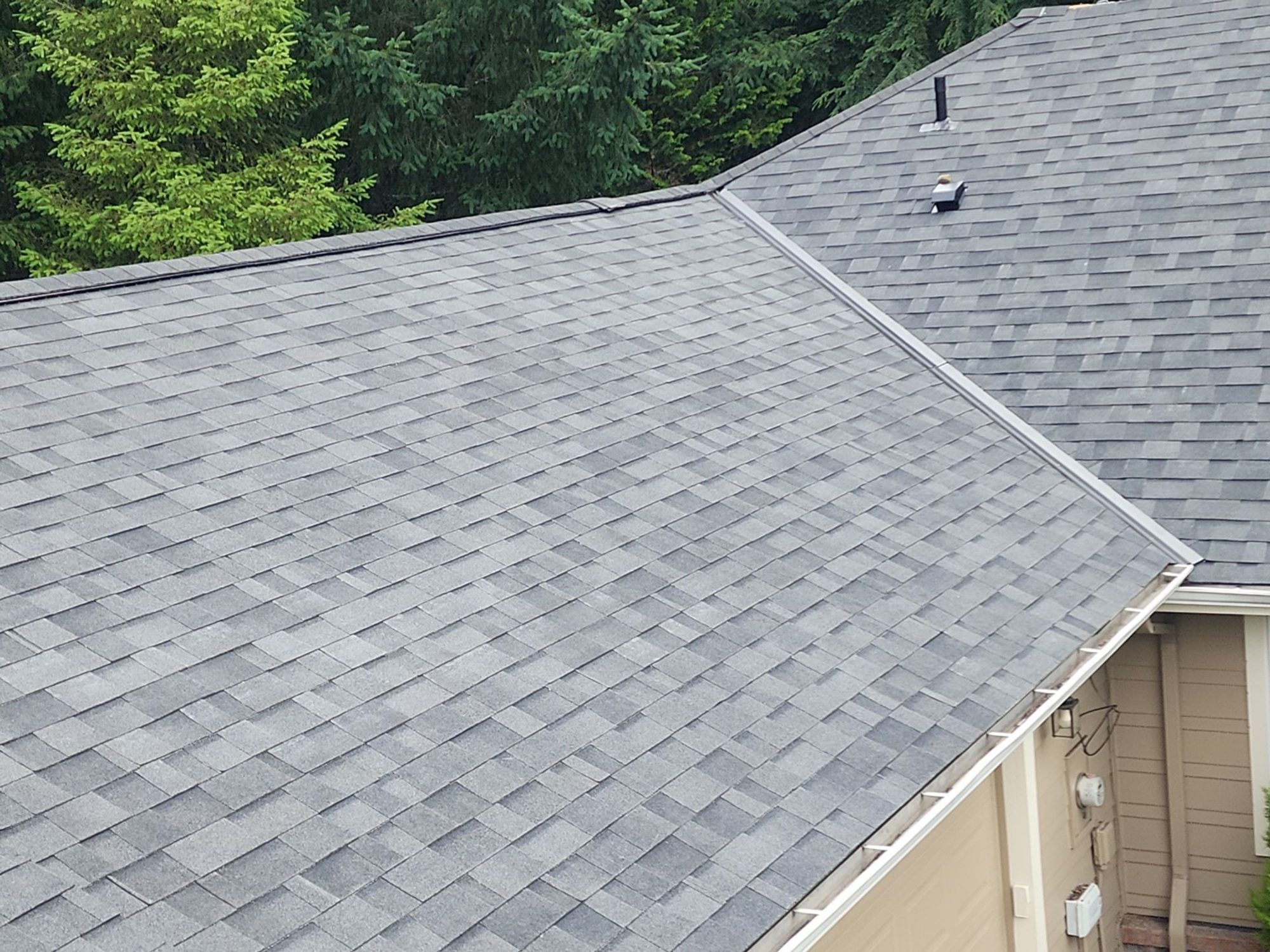 Amor Roofing Midnight Black asphalt roof in Redmond, a 00