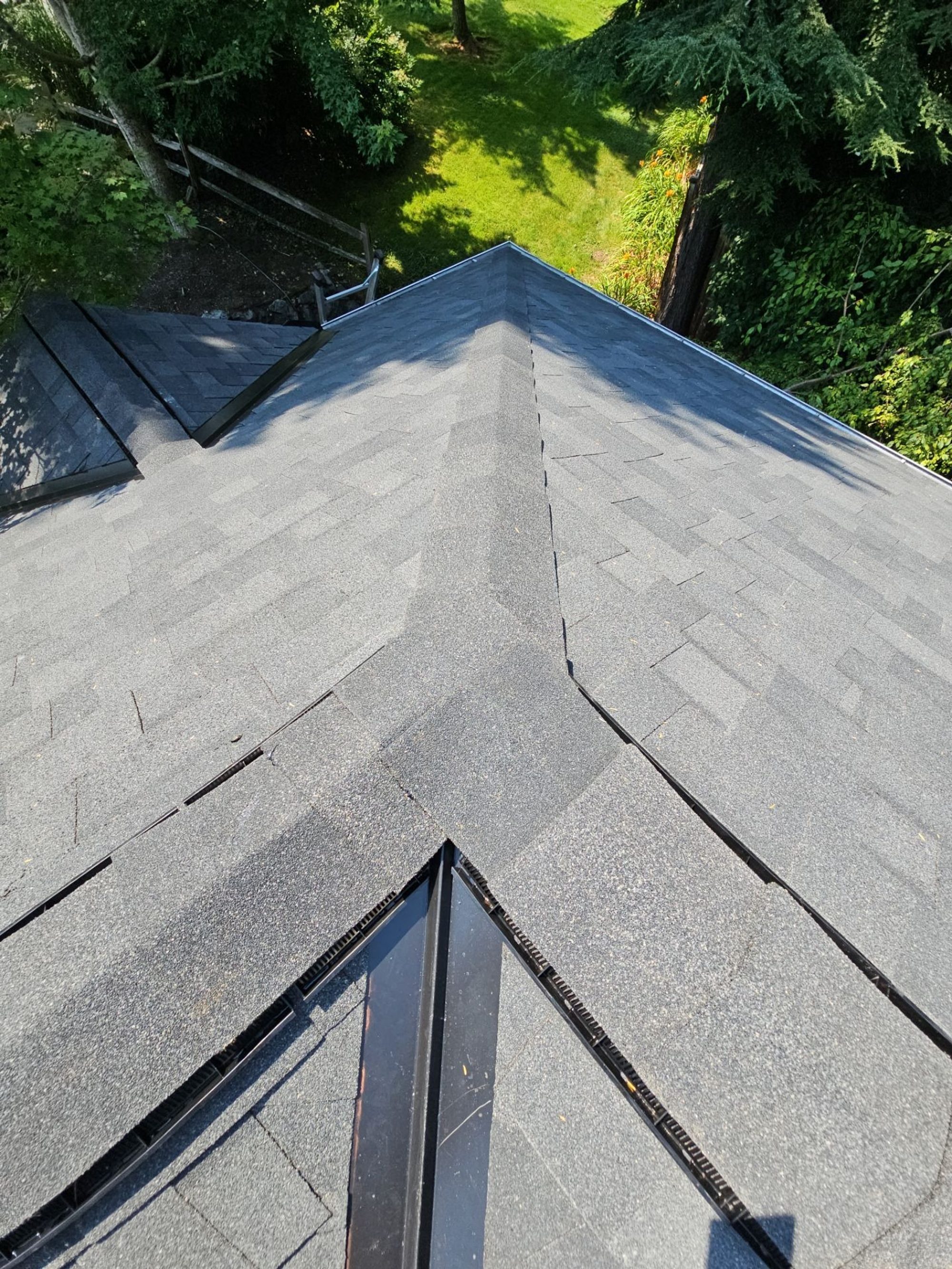 Amor Roofing Midnight Black asphalt roof in Lake Stevens, a 00