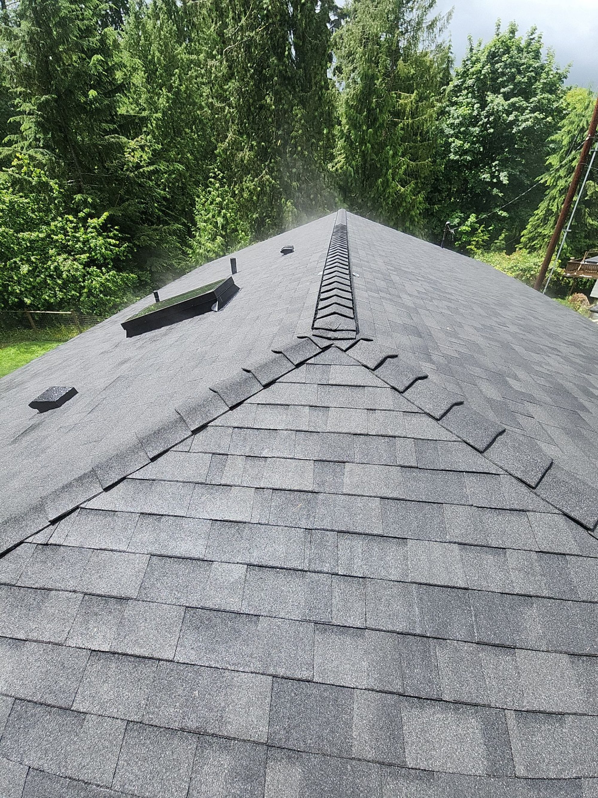 Amor Roofing Midnight Black asphalt roof in Lake Stevens, after roof ridge point