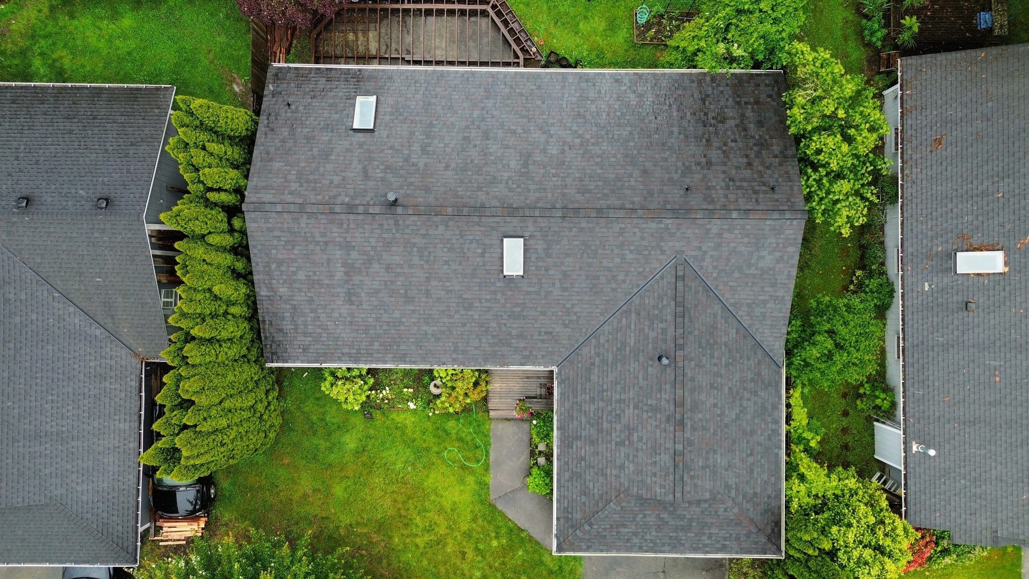 Amor Roofing Black Oak asphalt roof in Lake Stevens, drone overhead full roof