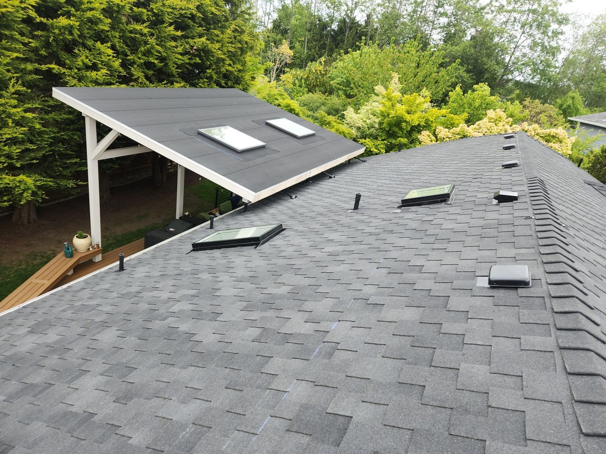 Finished Midnight Black designer shake roof beside the neighboring home, Brier, WA
