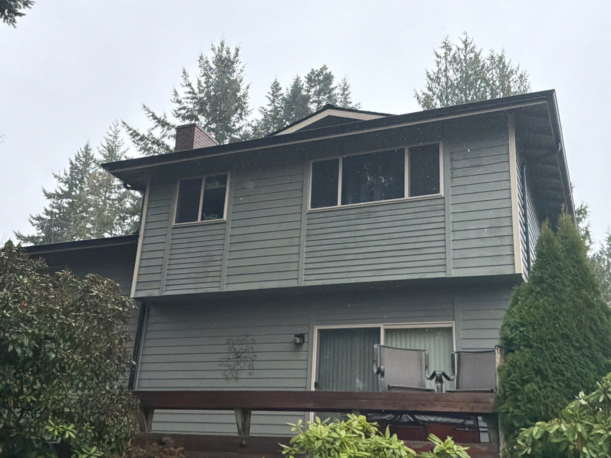 Front elevation of the two-story Snohomish home with its finished Malarkey Black Oak roof