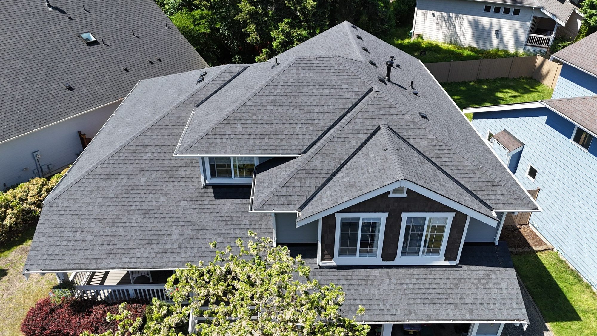 Elevated view of the finished Pabco Premier Antique Black asphalt shingle roof and front dormers, Bothell, WA