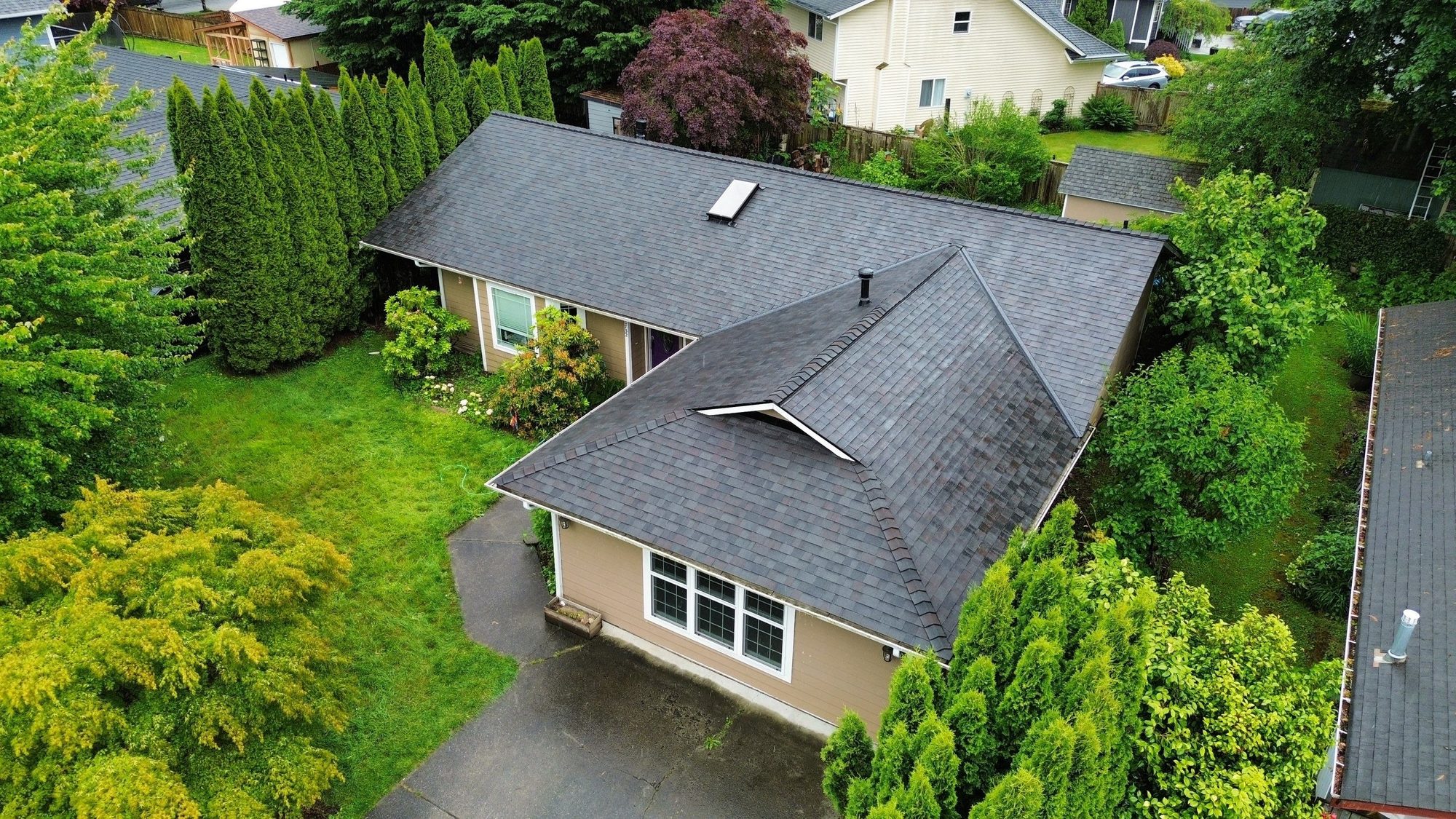 Amor Roofing Black Oak asphalt roof in Lake Stevens, drone front skylight