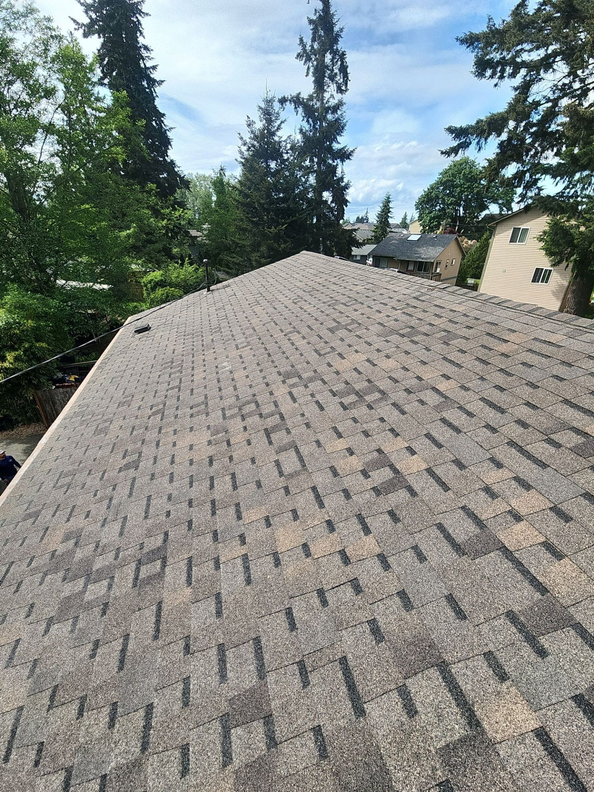 Ridge of the Pabco Oakwood asphalt shingle roof against the sky, Lynnwood, WA