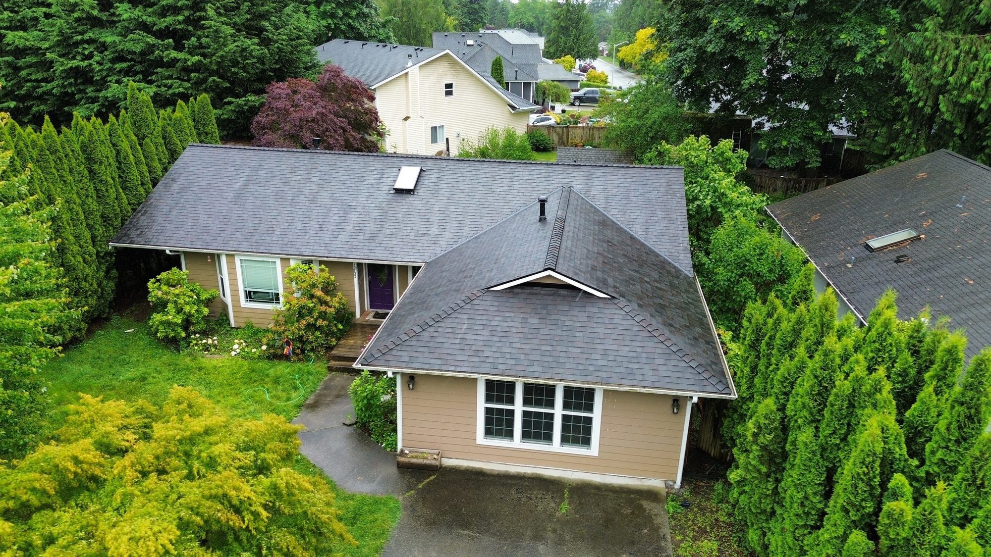 Amor Roofing Black Oak asphalt roof in Lake Stevens, drone front windows