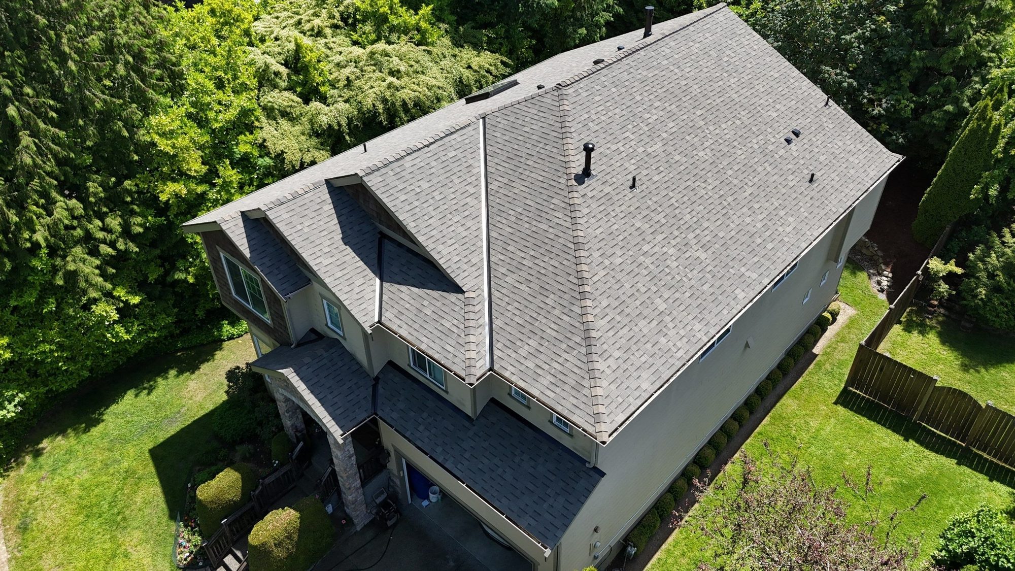 Drone view of the finished Malarkey Vista Weathered Wood asphalt shingle roof, Kenmore, WA, by Amor Roofing