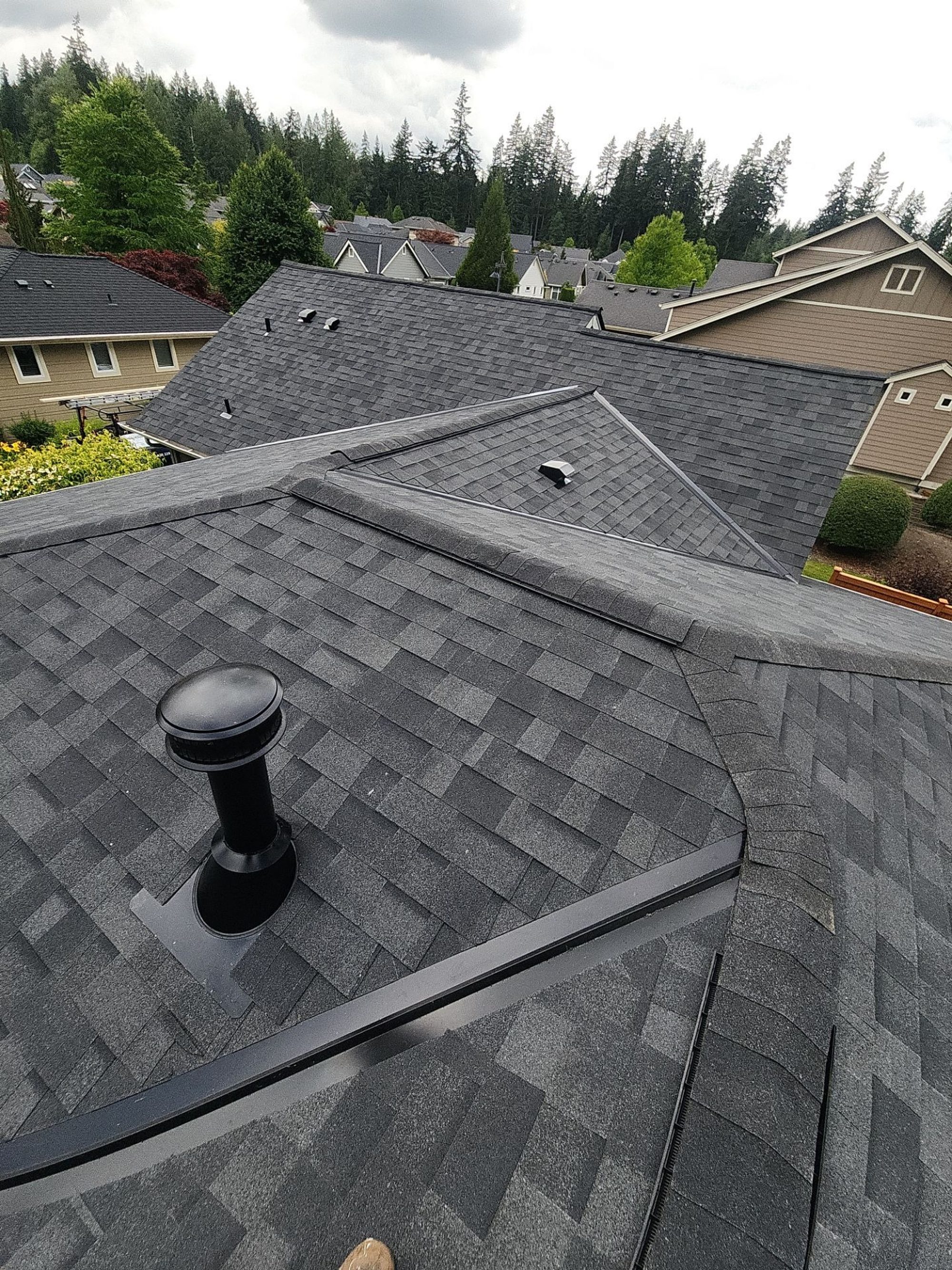 Amor Roofing Midnight Black asphalt roof in Redmond, after roof plane vent