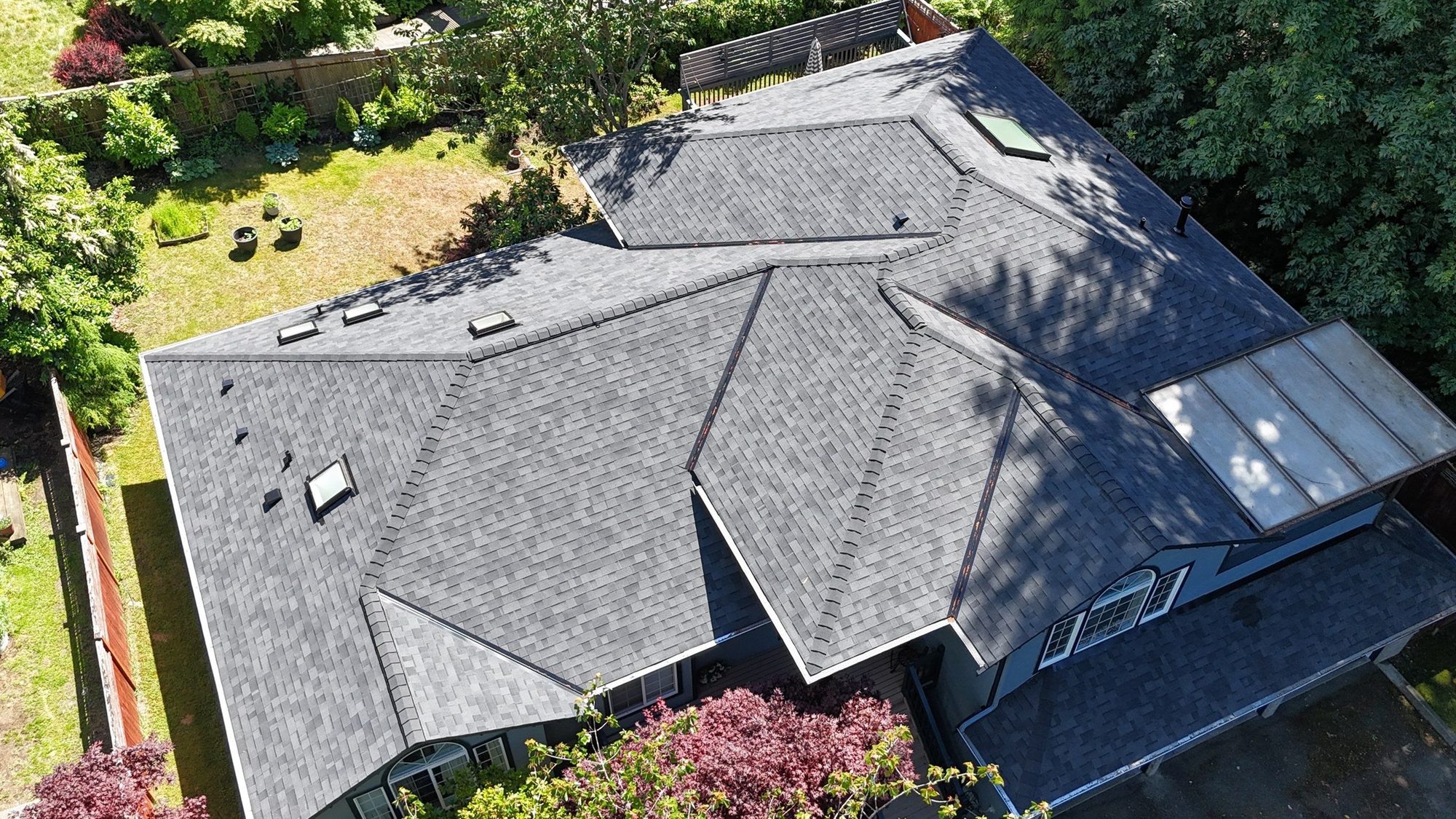 Top-down aerial of the Malarkey Vista Midnight Black asphalt shingle roof with the solar array, Edmonds, WA