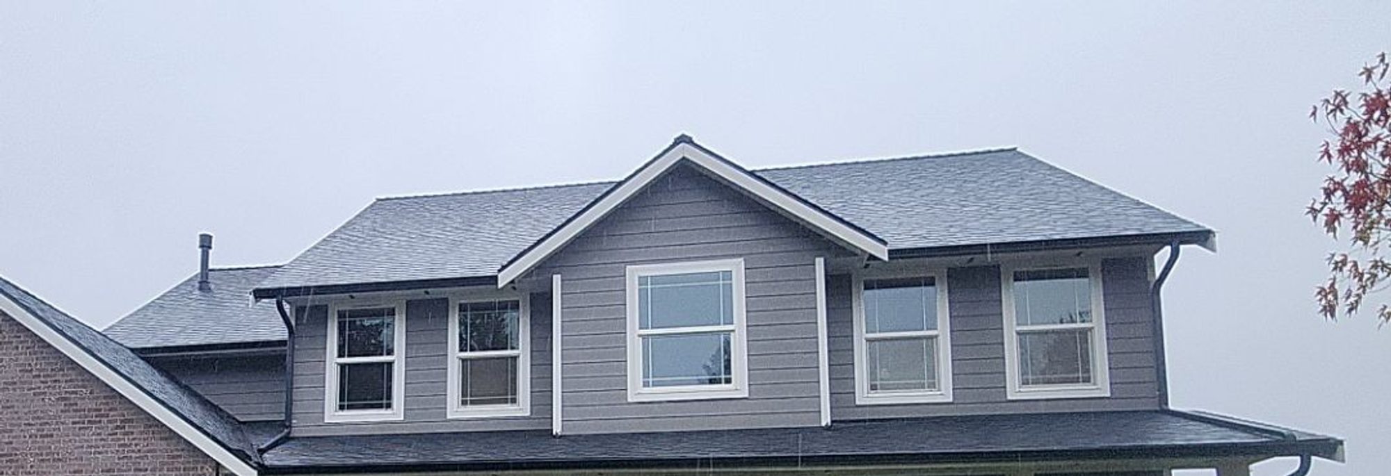 Amor Roofing Midnight Black asphalt roof in Snohomish, front gable full roof
