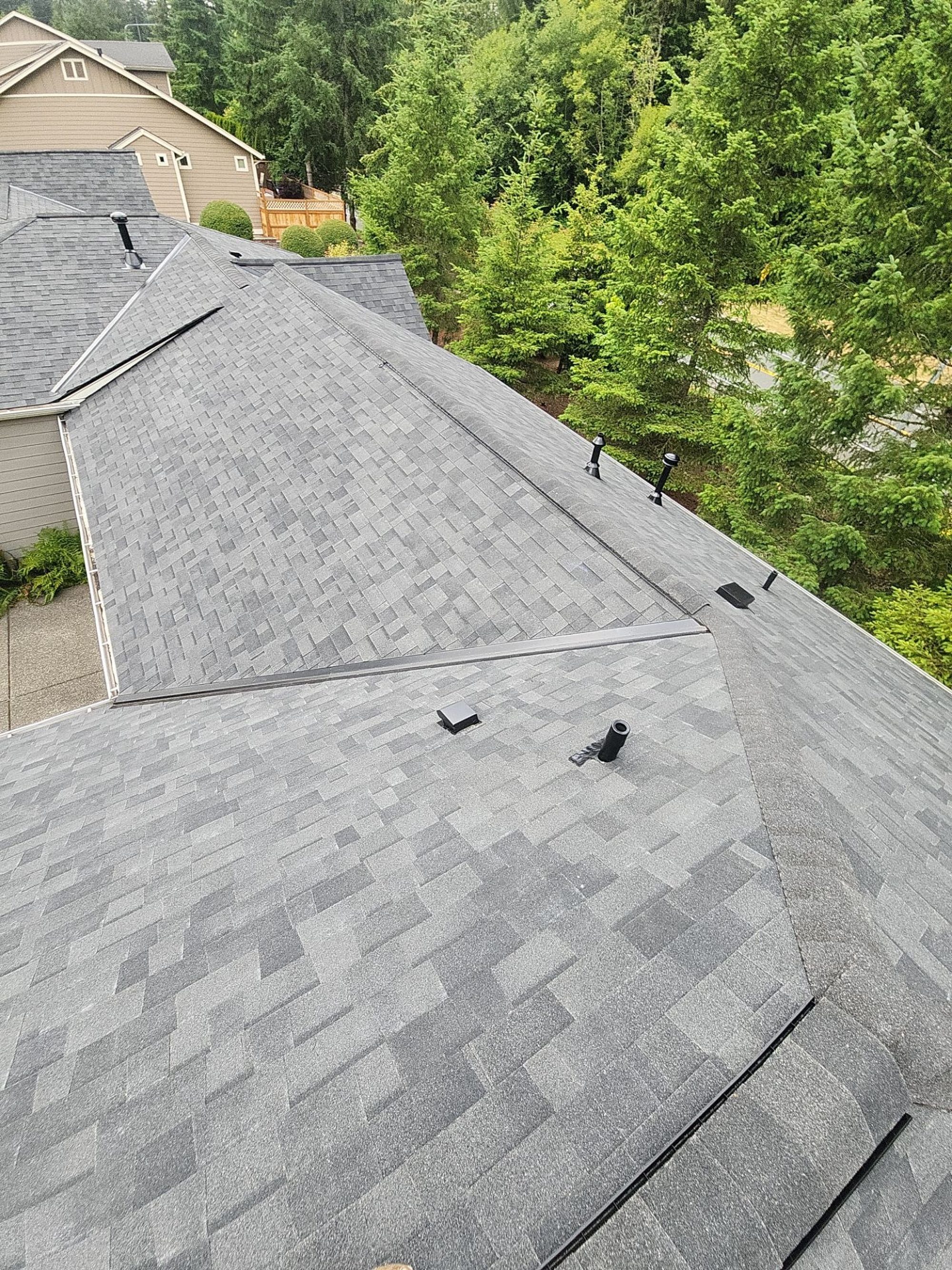 Amor Roofing Midnight Black asphalt roof in Redmond, a 03