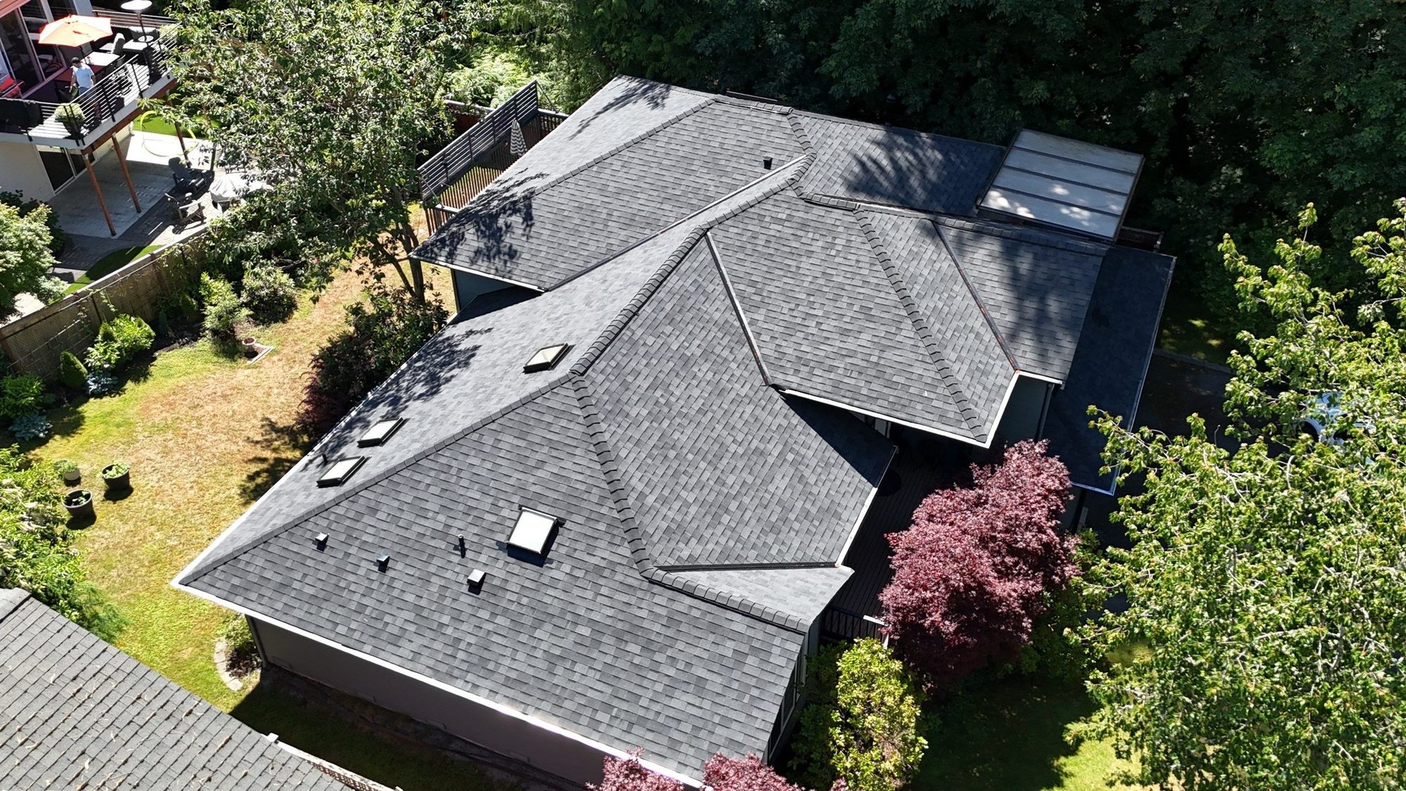 Aerial of the Malarkey Vista Midnight Black asphalt shingle roof from the side, Edmonds, WA