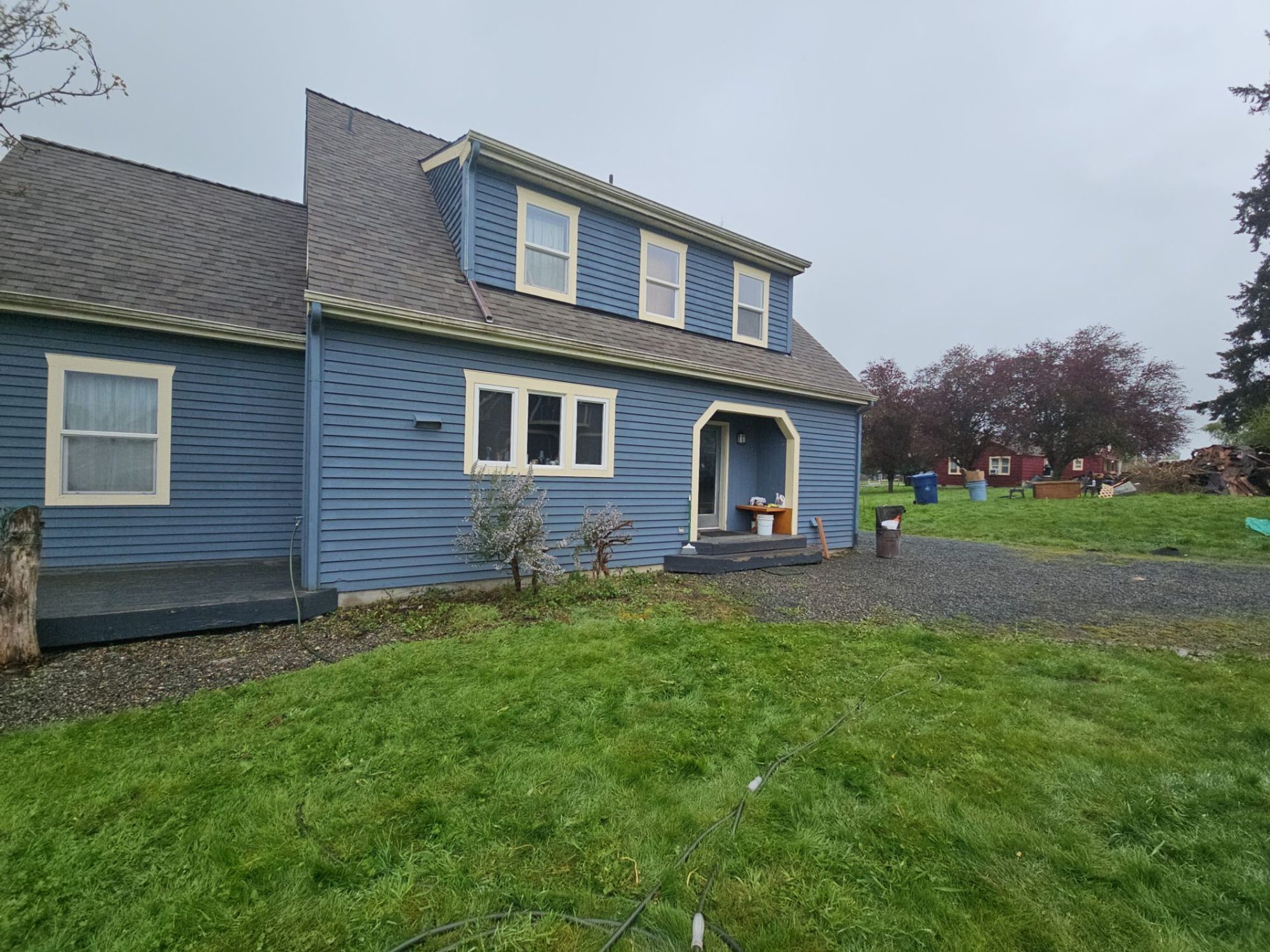 Finished Snohomish home with its new Malarkey Vista asphalt roof in Natural Wood, full front exterior