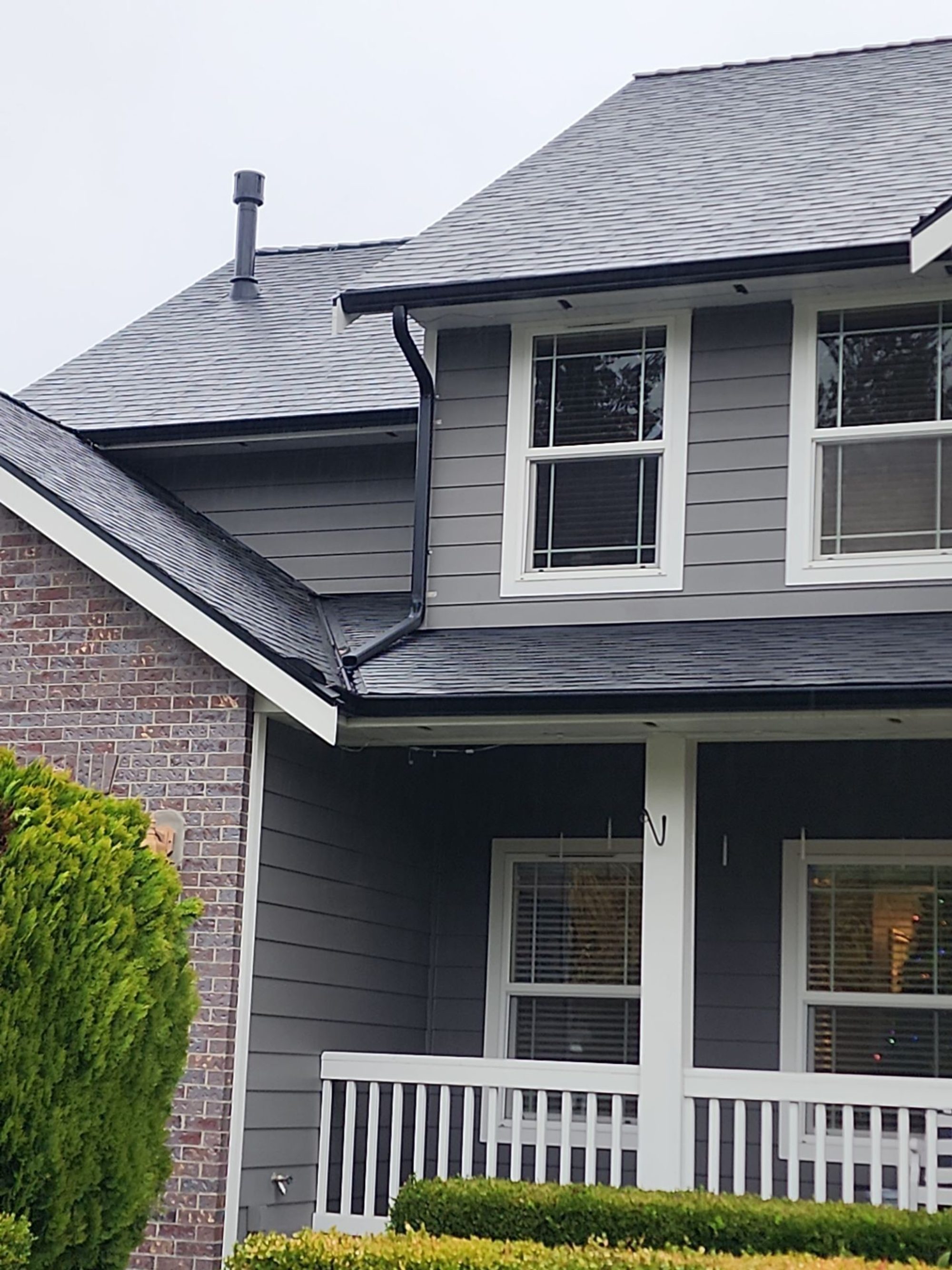 Amor Roofing Midnight Black asphalt roof in Snohomish, roofline dormer detail