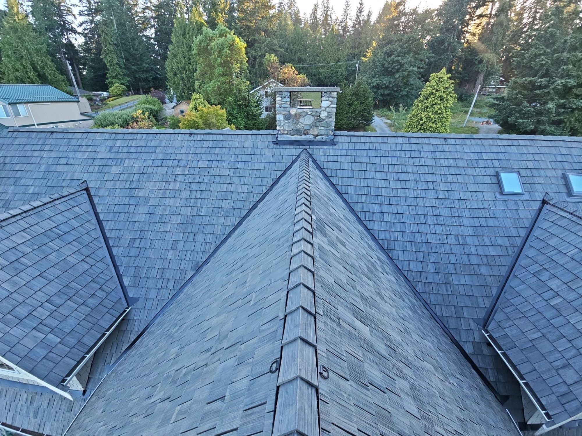 Amor Roofing Canyon Gray composite roof in Stanwood, twin dormer chimney