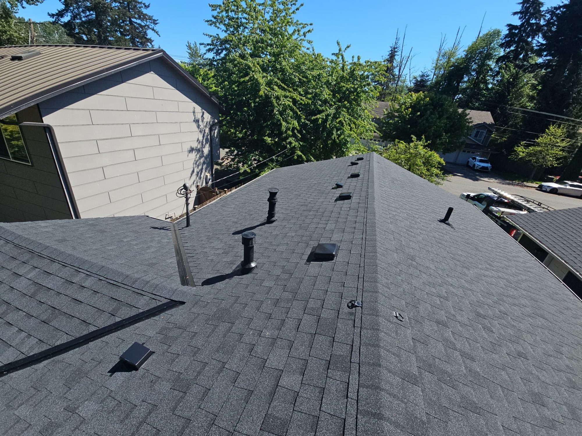 Amor Roofing Antique Black asphalt roof in Everett, a new roof aerial