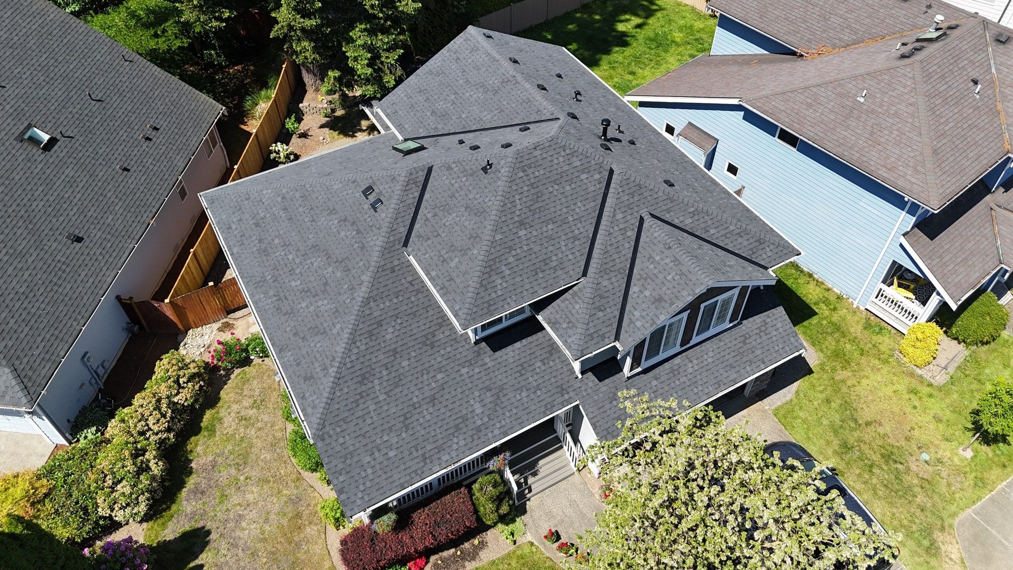Aerial of the finished Pabco Premier Antique Black asphalt shingle roof over the garage and entry, Bothell, WA