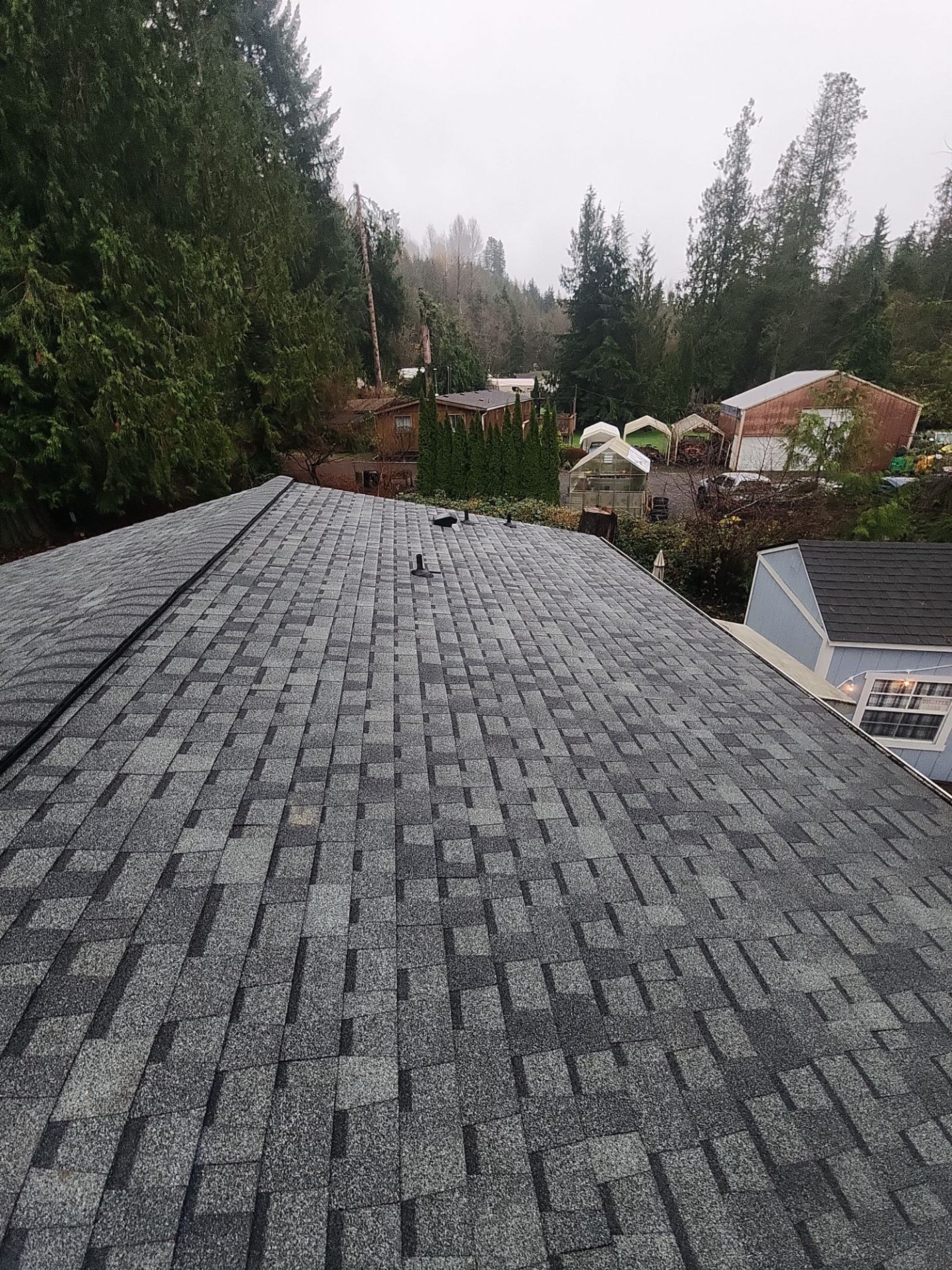 Amor Roofing Pewter Gray asphalt roof in Arlington, onroof valley view