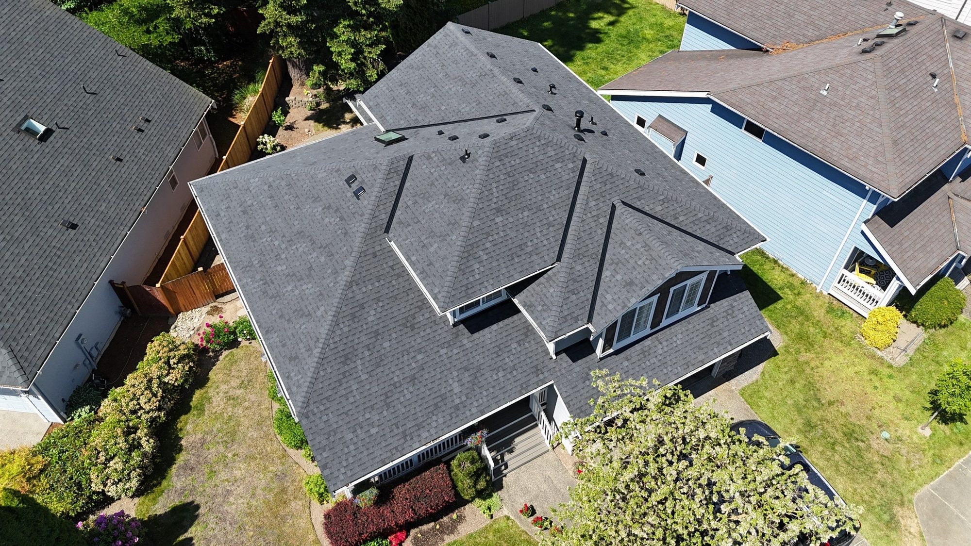 Aerial of the Pabco Premier Antique Black asphalt shingle roof across the whole roofline, Bothell, WA
