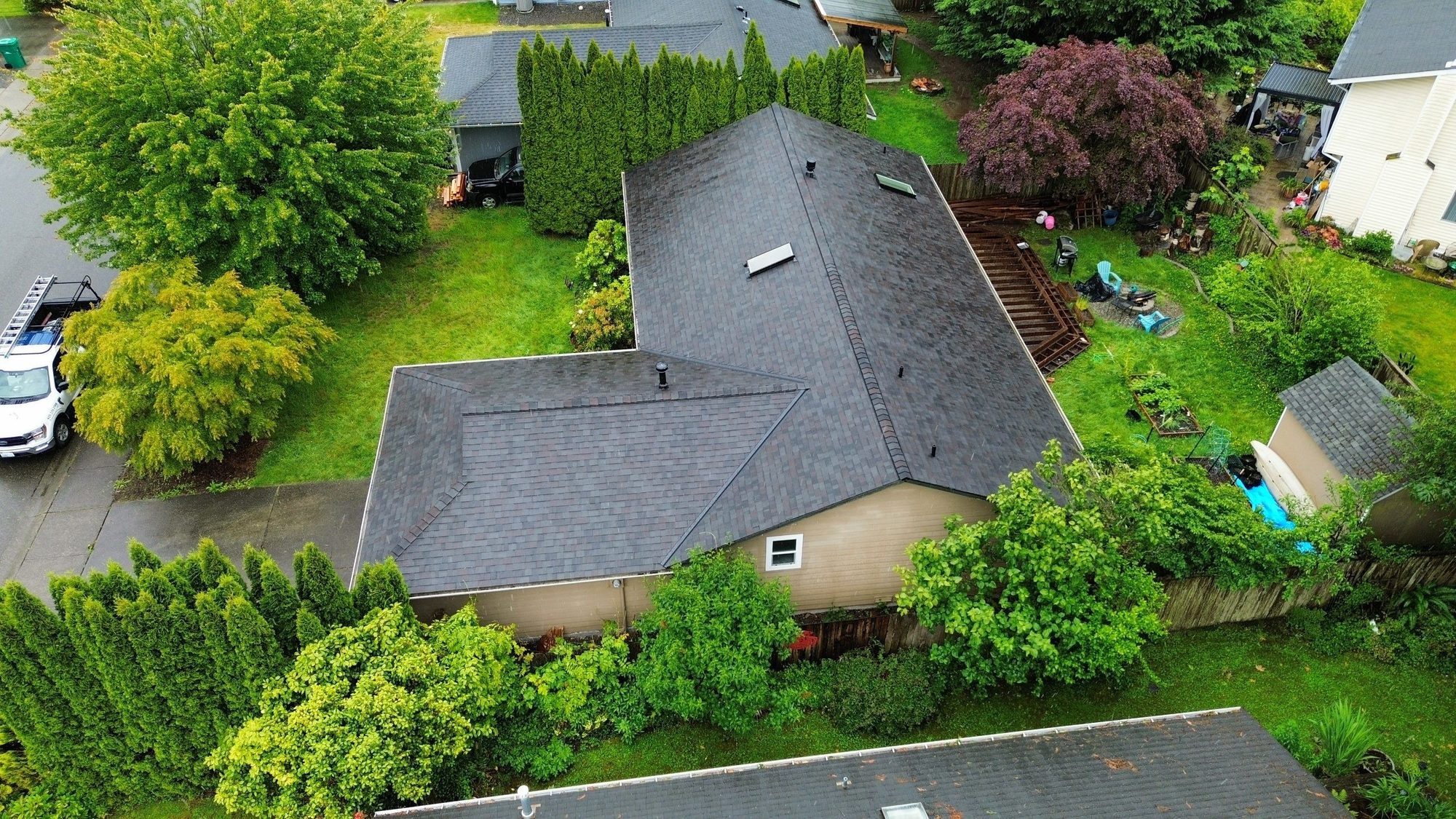Amor Roofing Black Oak asphalt roof in Lake Stevens, drone three quarter black oak