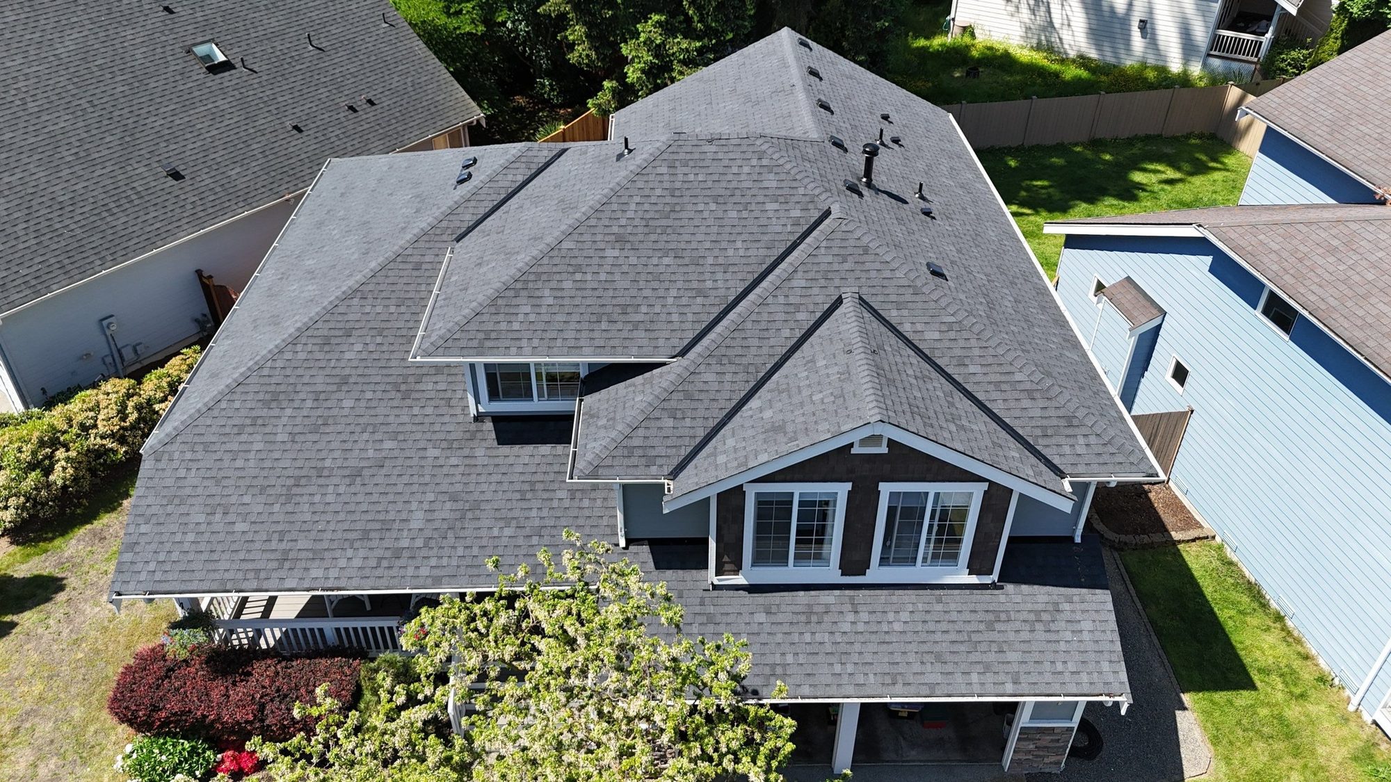 Aerial of the Pabco Premier Antique Black asphalt shingle roof from the side, showing the dormers and skylights, Bothell, WA