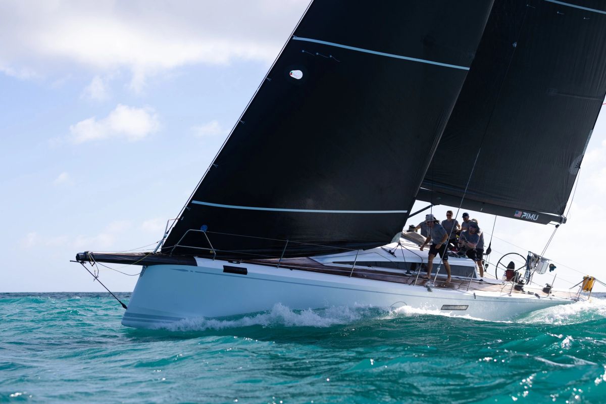 Pimu in profile, reaching with full crew on the rail