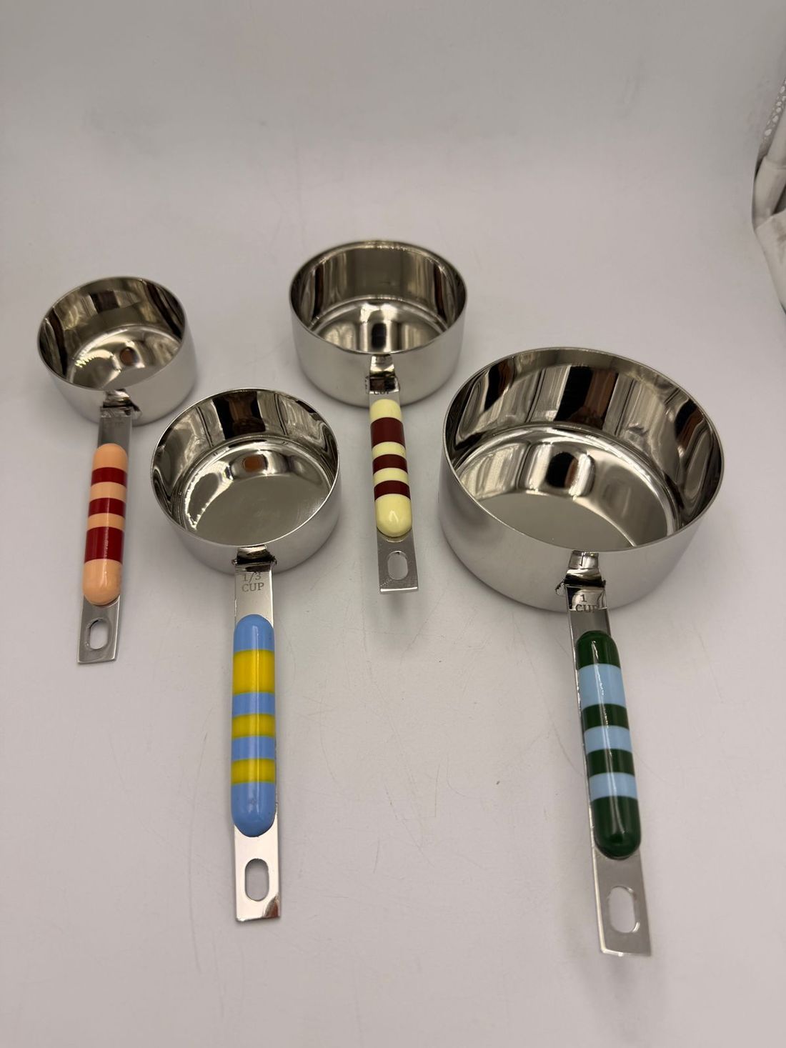 Striped-handle stainless measuring cups