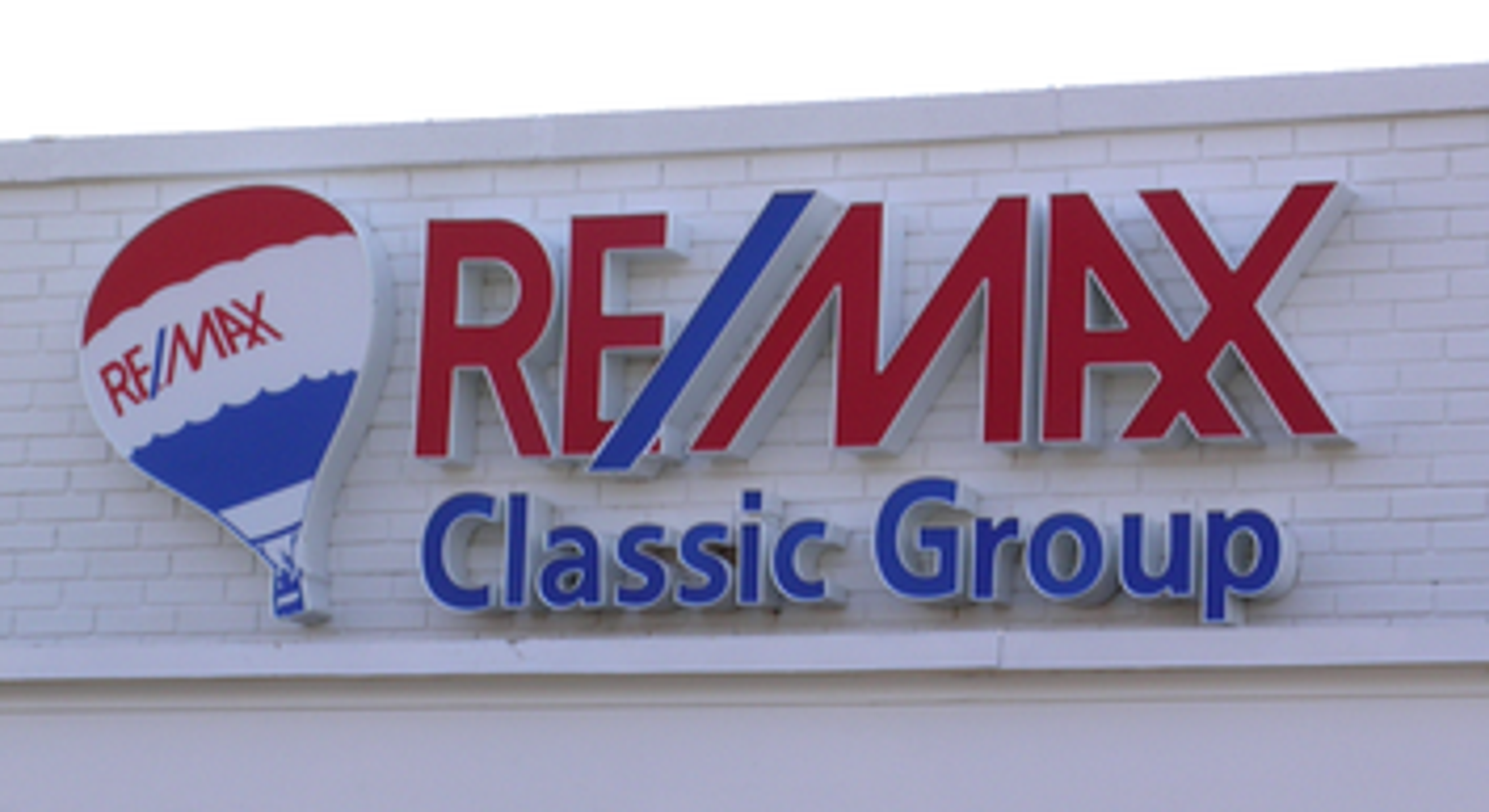 Remax Illuminated Signs