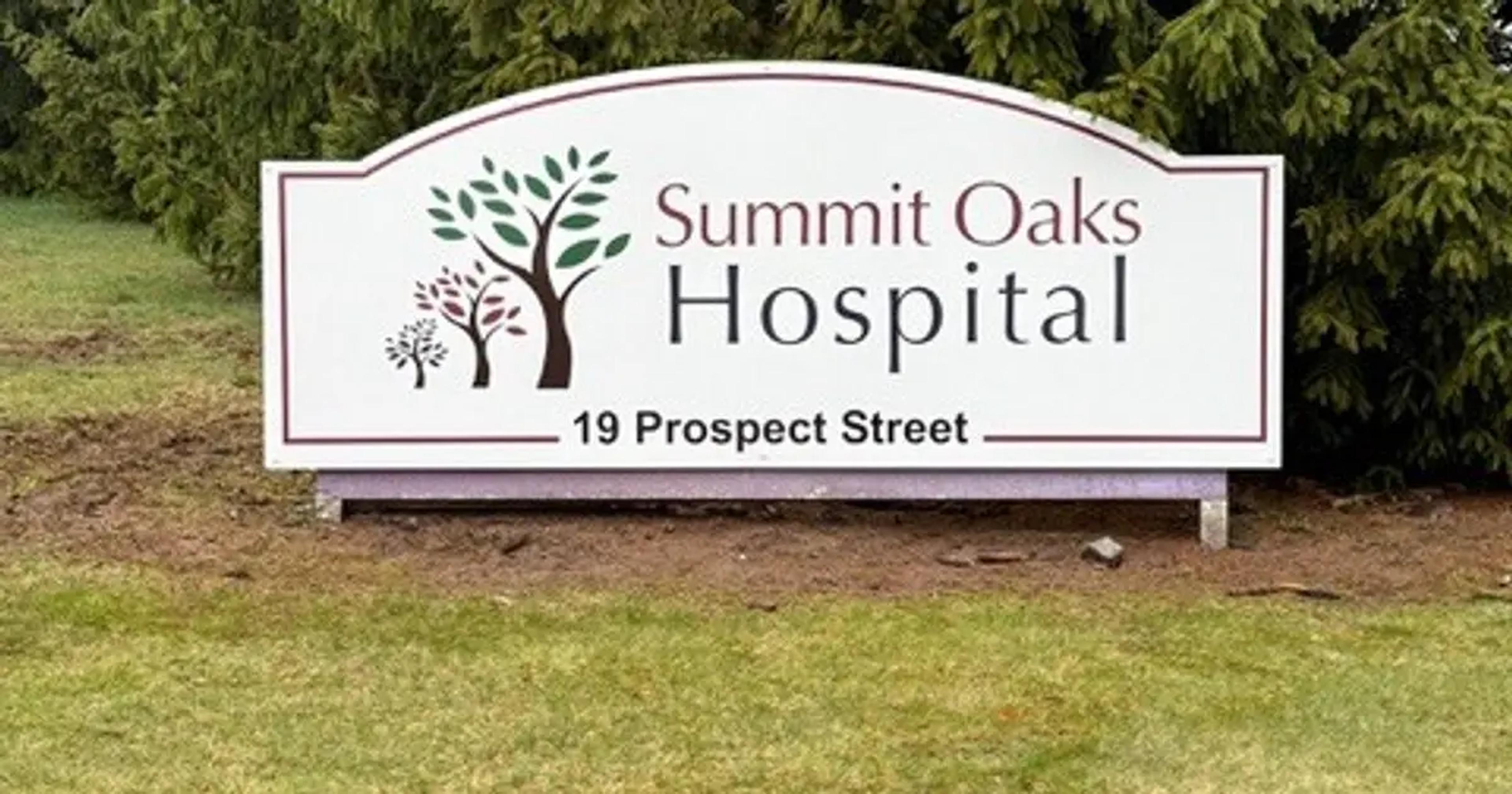 Summit Oaks Sign