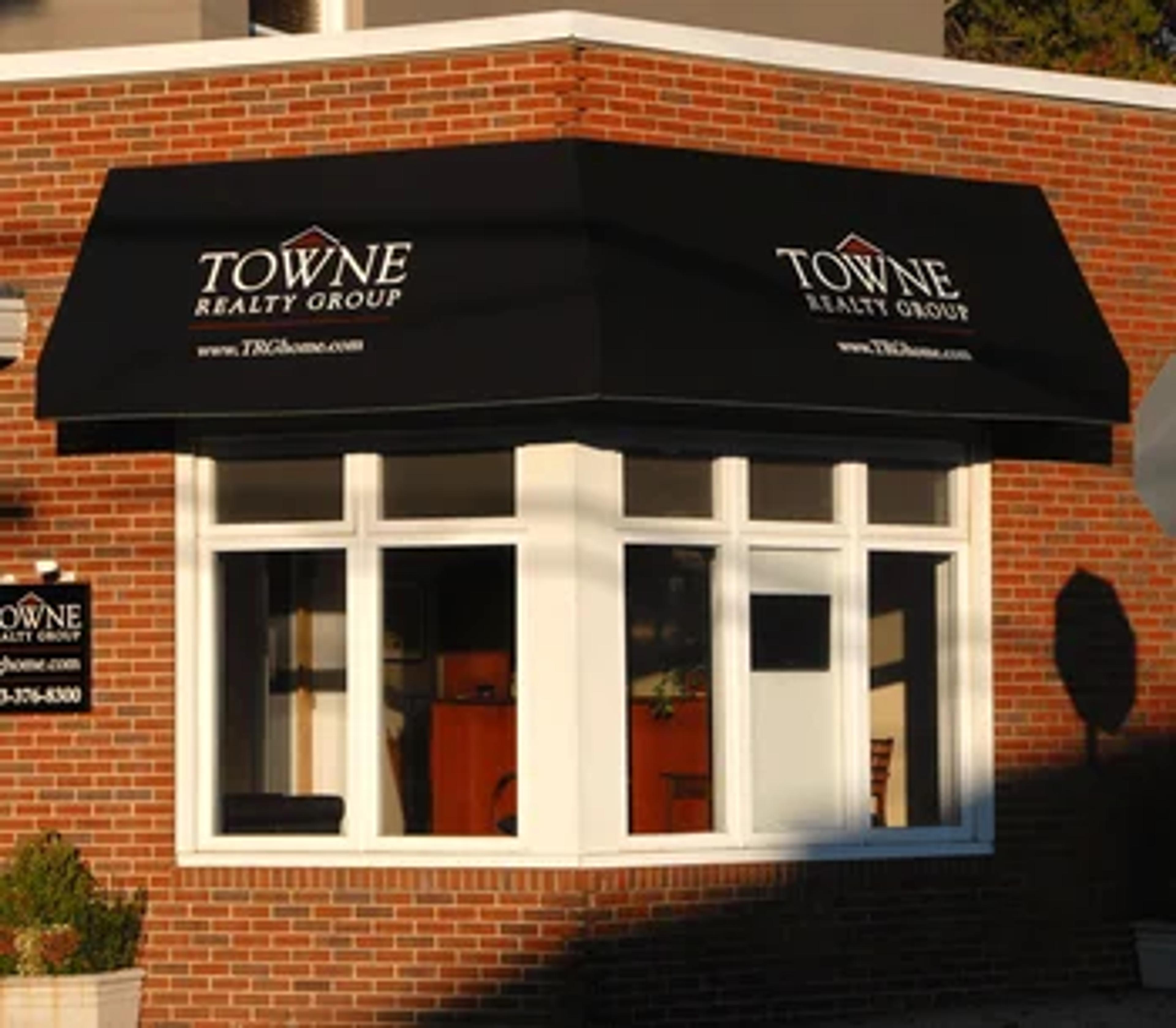 Awning Towne