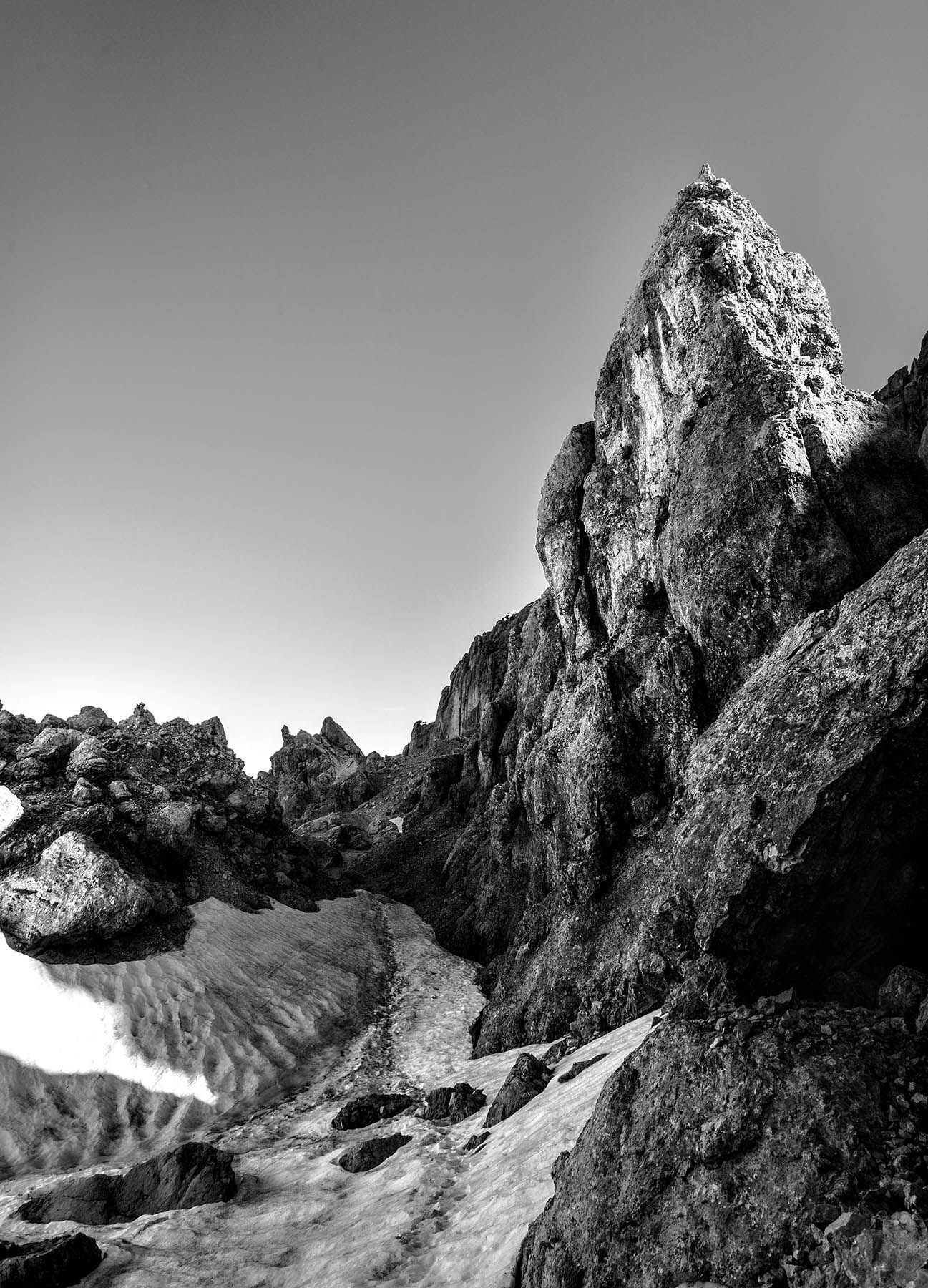 Black and white image of mountain