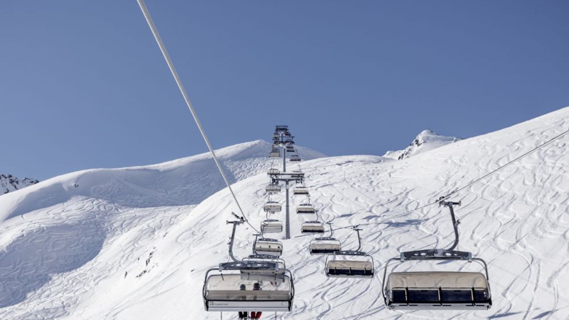 Snow Report Apr 29: Global Ski Conditions Unveiled
