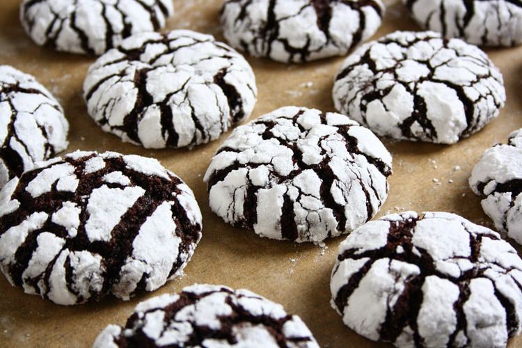 overhead view of the finished crinkle cookies