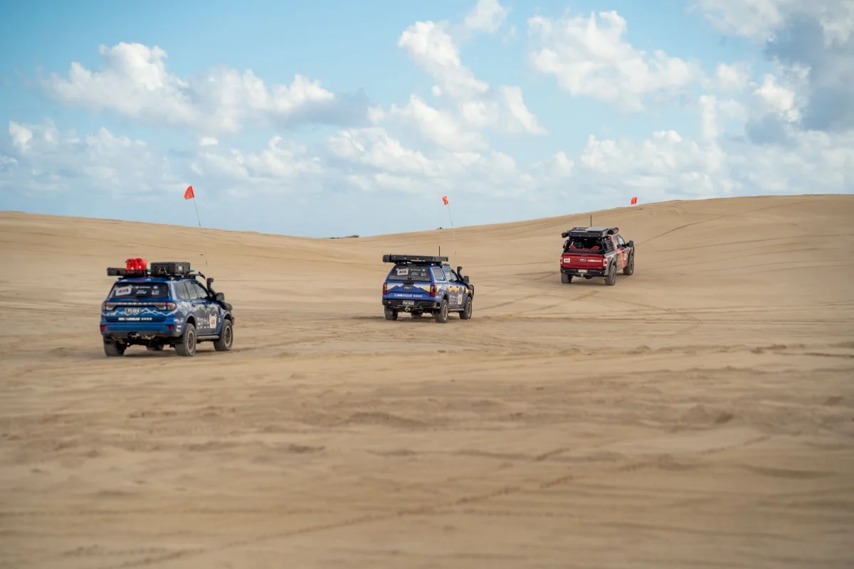 offroad convoy sand driving beach flags 4wd
