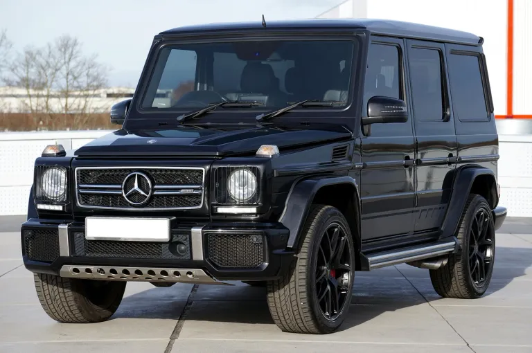 Black jeep wagon 4x4